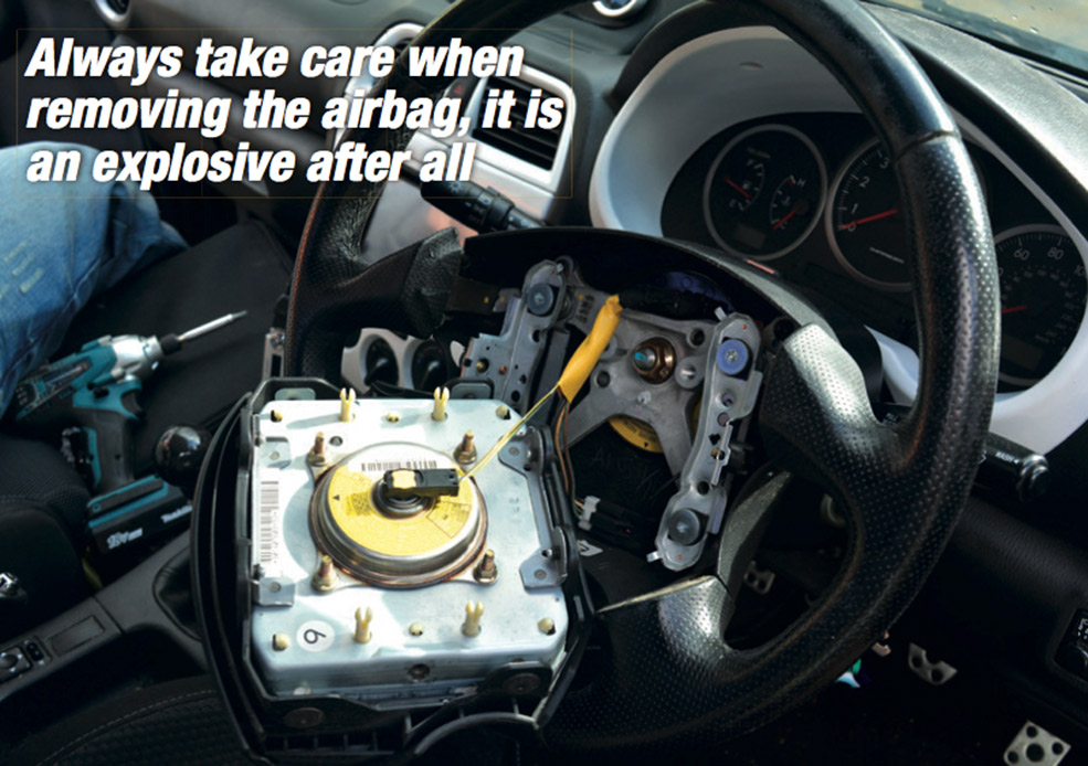 redaktionelle pelleten bekæmpe How To Turn Off Your Airbag Warning Light - Fast Car