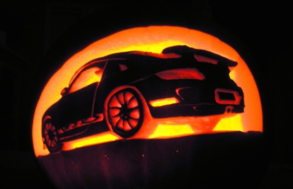Porsche 911 GT3 RS pumpkin carving