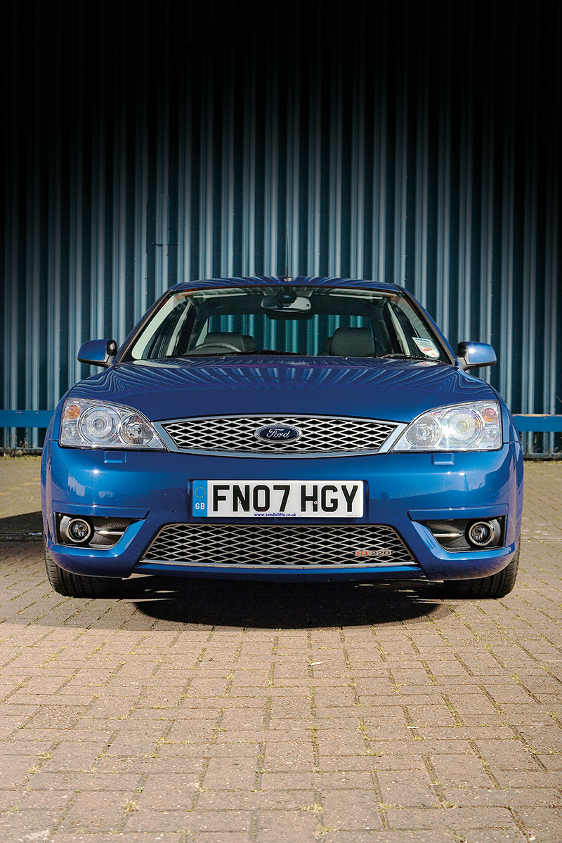 Ford Mondeo ST220