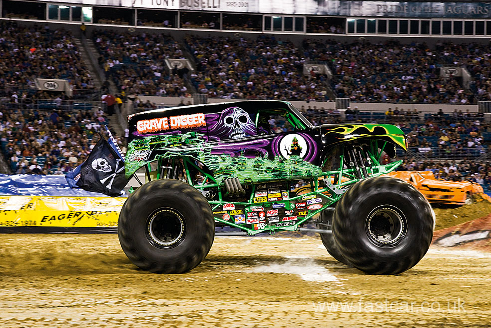 Monster truck видео. Монстер трак. Монстр трак монстр трак. Grave Digger машина.